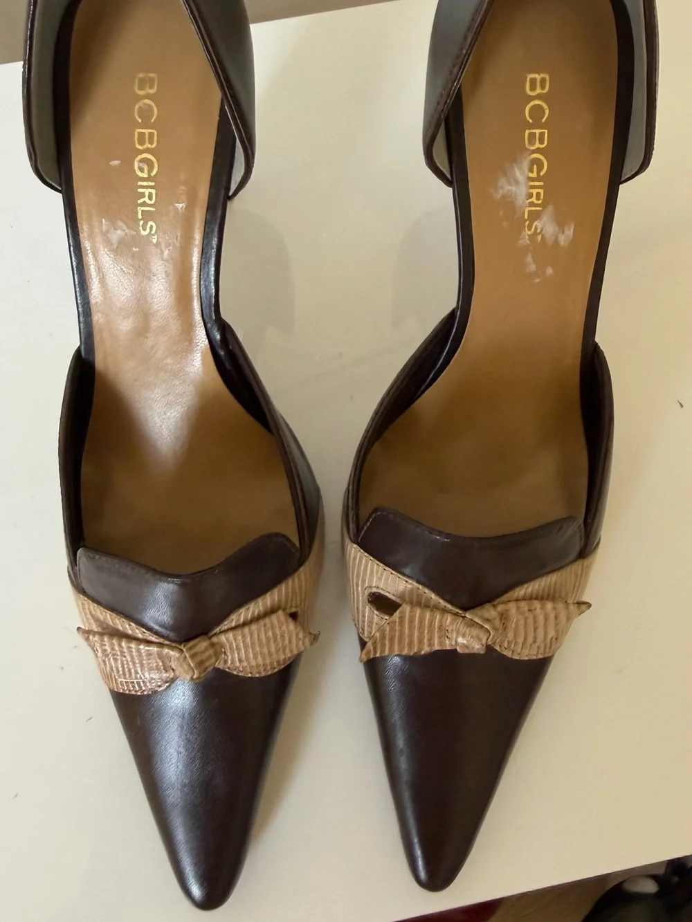 BCBGirls Brown Leather Pointed Toe D’Orsay Pumps Bow Heels Size 7B Y2K